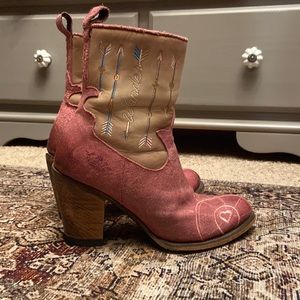 Junk Gypsy by Lane Wanderlust Pink Boot Sz 8.5